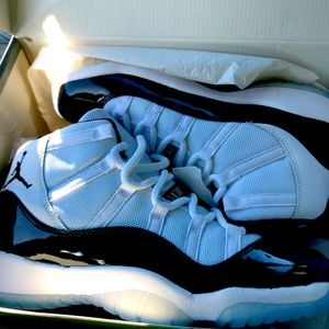 Retro Air Jordan #11 / size 7 / black n white / brand new no flaws